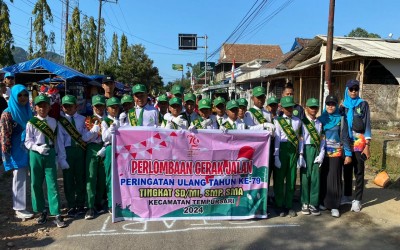 LOMBA GERAK JALAN MEMERIAHKAN HUT KE 79 RI