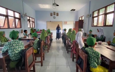 Guru MI Islamiyah Tempursari Raih Juara Harapan III pada Final Lomba Guru Mengajar Ma’arif Fest 2025